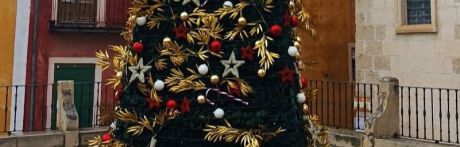 Roban parte de la decoración navideña del árbol de la Plaza Mayor  