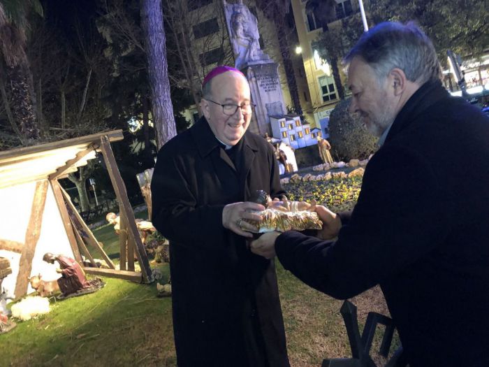 Inaugurado el tradicional Belén navideño de la Plaza de la Hispanidad