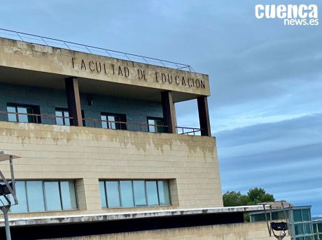 Facultad de Educación en el campus de Cuenca