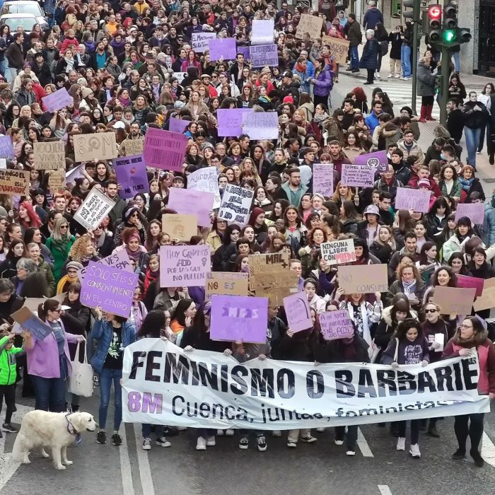 Las calles de Cuenca se tiñen de morado con motivo del 8M