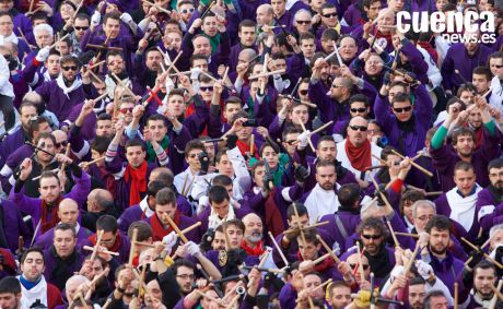 Turbos en la procesión “Camino del Calvario”