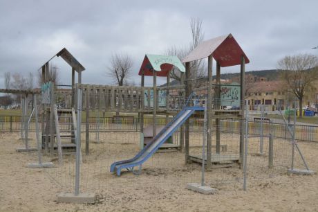 El Ayuntamiento contará con un plan de mantenimiento de áreas infantiles dotado con 170.000 euros al año durante cuatro años