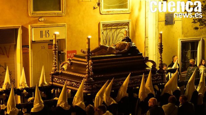 Las calles en silencio por la procesión del Santo Entierro