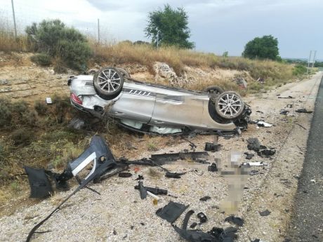 Fallece una persona tras la colisión de un turismo contra en camión en la A-3 en Honrubia