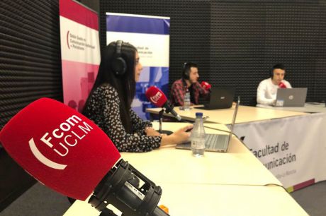 Seis horas de radio en directo desde la Facultad de Comunicacio&#769;n