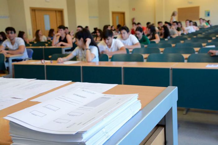 La UCLM advierte que es 'inviable' realizar la nueva EvAU en 2024 y exigen a Educación retrasarla un año