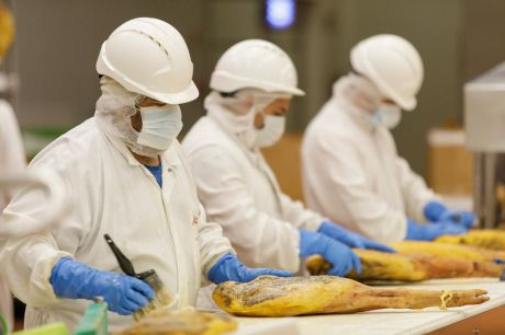 La patronal avisa a sus empresas sobre las ayudas para la transformación en contratos indefinidos