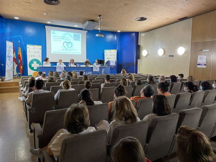 Los profesionales del área Sanitaria de Cuenca conocen el Plan de Humanización y se suman a la estrategia de salud que se centra en las personas