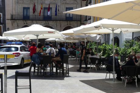 La Confederación de Empresarios apunta que el empleo sigue su buena línea en consonancia con la estacionalidad