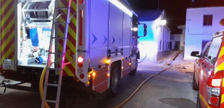 Controlado el incendio en una fábrica de Hontanaya