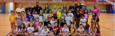 El proyecto Diviértete Aprendiendo celebra unas jornadas deportivas con el Club Baloncesto Cuenca Femenino