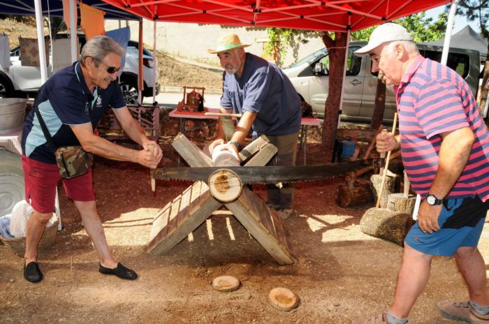 La III Feria de Oficios y Tradiciones se celebra con gran asistencia y un buen número de participantes