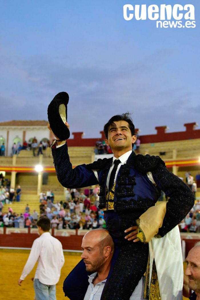 Joselito Adame se lleva la tarde en la que Juan Ortega borda el toreo de la primera de abono