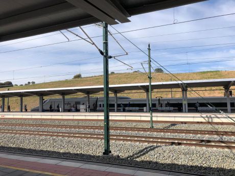 Cuatro trenes y 477 pasajeros afectados por una avería en la catenaría de la vía ferrea a su paso por Monteagudo de las Salinas