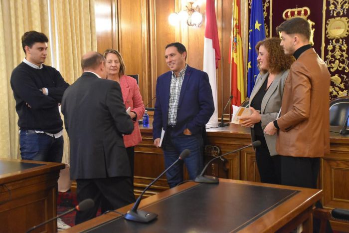 El Informe Socioeconómico del Colegio de Economistas presentado en Diputación sitúa a la provincia “cerca del pleno empleo”