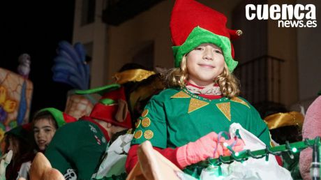 VÍDEO | Melchor, Gaspar y Baltasar llenan de ilusión las calles de Cuenca