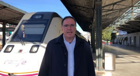 Prieto anima a Torralba a defender el tren y a explicar “qué más es el Plan X Cuenca que construir aparcamientos y rotondas”