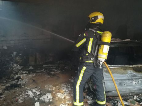 Una mujer de 69 años afectada por intoxicación en el incendio de su vivienda