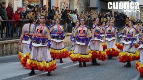 Multitudinario y colorido como nunca el desfile de Carnaval de Cuenca