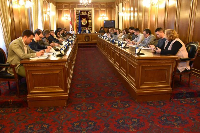 El Pleno de la Diputación aprueba sendas declaraciones institucionales en apoyo a la mujer, la Guarda Civil y las FCSE