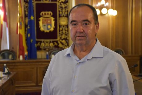 El alcalde de Carboneras denuncia que los retrasos en el autobús a Cuenca “impide que los alumnos lleguen a tiempo a clase y a exámenes”