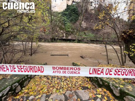 La capital mantendrá cerradas las zonas fluviales ante una posible nueva crecida del Júcar