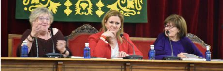 Luz González rinde homenaje a las ‘Mujeres en la Historia de Cuenca’ y presenta su libro