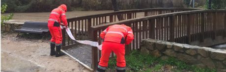 Aumenta el caudal del río Júcar a su paso por Cuenca y se cierra el acceso al paseo fluvial