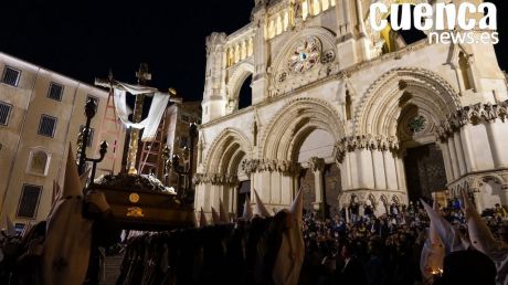 Si el tiempo lo permite, la Procesión del Santo Entierro saldrá a las 21:00 h desde la Catedral