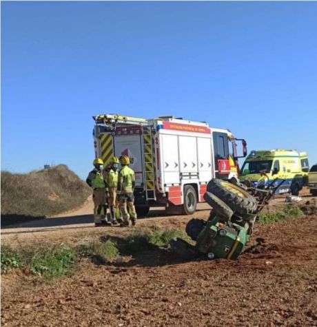 Fallece un hombre de 78 años al volcar el tractor que conducía en Minglanilla