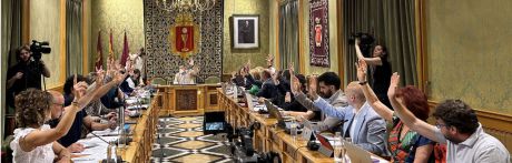 Unanimidad del Pleno en el nombramiento como Hijos Adoptivos de Cuenca a Joaquín Caparrós y a José López Martínez ‘Pepe el de la Playa’