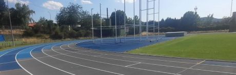 Concluidas las actuaciones de mejora, limpieza y repintado de la pista de atletismo Luis Ocaña