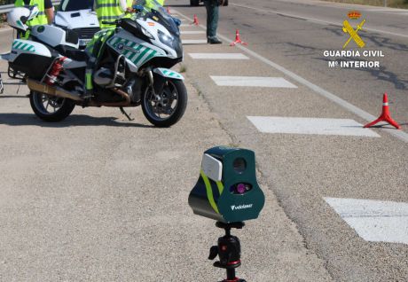La Guardia Civil investiga a una conductora que conducía un vehículo a 205 km/h
