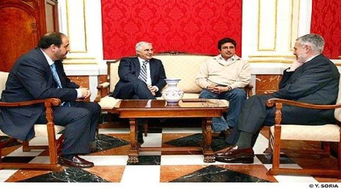 En la imagen, José Manuel Martínez Cenzano, alcalde de Cuenca; José María Barreda, presidente de Castilla-La Mancha; y Antonio Melero, concejal de Independientes de Cuenca, momentos antes del anuncio público sobre la construcción del nuevo hospital