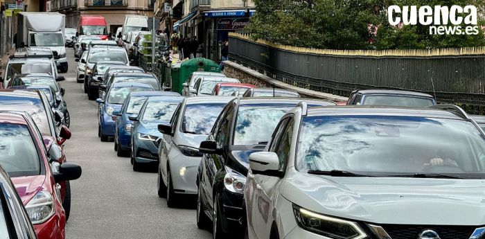 Retención de vehículos en la calle Ramón y Cajal de Cuenca