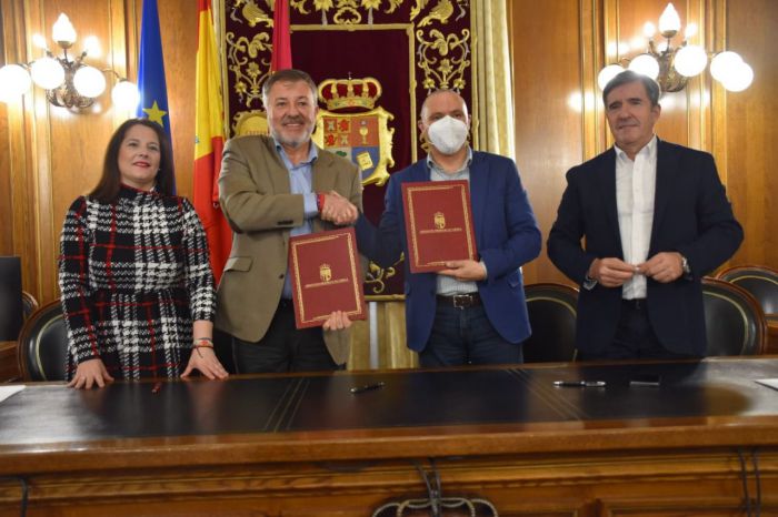 La Diputación y el Ayuntamiento de Cuenca renuevan el convenio de bomberos por 250.000 euros para tres años