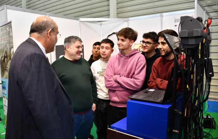 La Feria de Formación Profesional reúne a 1.400 alumnos y 43 stands informativos