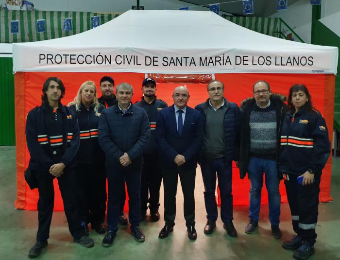 La Junta entrega una tienda de campaña a la agrupación de Protección Civil de Santa Maria de los Llanos