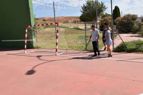 Diputación continuará trabajando para mejorar las instalaciones deportivas de Albaladejo del Cuende