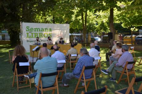 La Diputación inaugura la Semana de los Libros con la entrega de premios y hablando de historia militar conquense