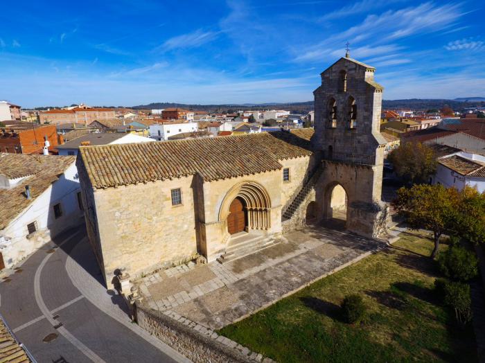 Iglesia románica de Arcas dedicada a Nuestra Señora de la Natividad