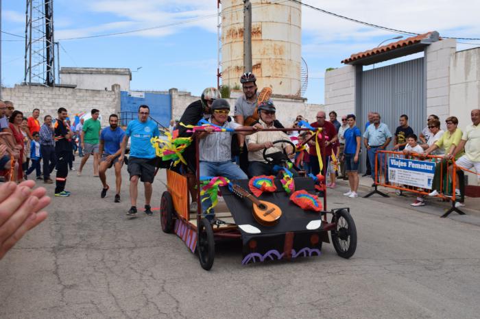 Las peñas llenan de colorido las calles de Tarancón