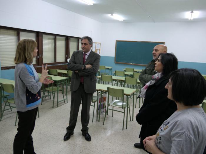 El Ayuntamiento colabora en una actividad educativa del IES Hervás para concienciar de que las aulas son de todos