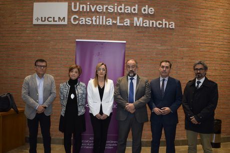 La UCLM se suma un año más a la lucha para erradicar la violencia contra la mujer en conmemoración del 25N