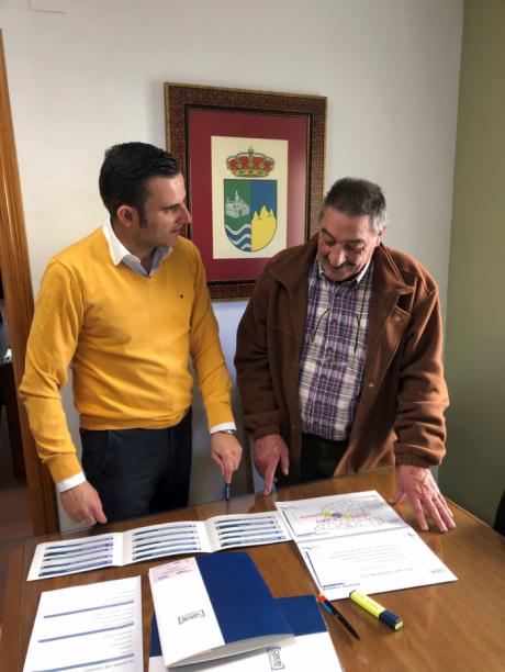 Villalba de la Sierra expone sus posibilidades al técnico de la oficina de atención al inversor de Invierte en Cuenca