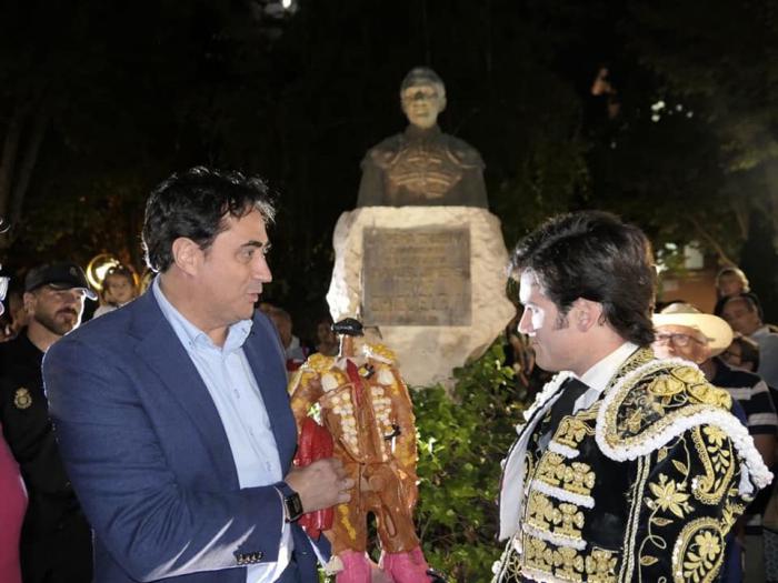 Entregado el Segundo Trofeo Chicuelo II a José Garrido como mejor torero de la Feria de San Julián 2017