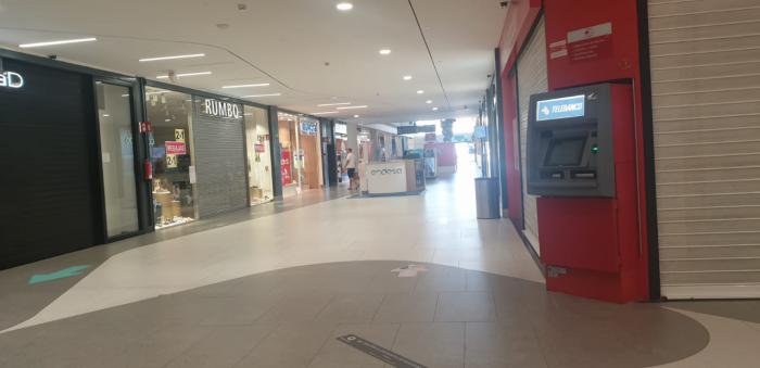 Trabajadores de grandes almacenes de la región trasladan su indignación a UGT por trabajar los últimos domingos a pesar del vacío en los centros comerciales