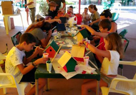 La Junta y el Ayuntamiento de Atalaya del Cañavate organizan un taller de cetrería para los más pequeños de la localidad