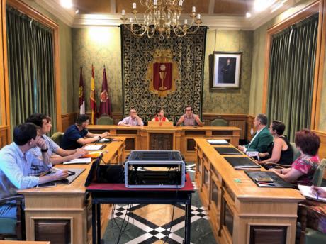 Representantes del Ayuntamiento se forman en el Aula de Contratación Pública de la UCLM