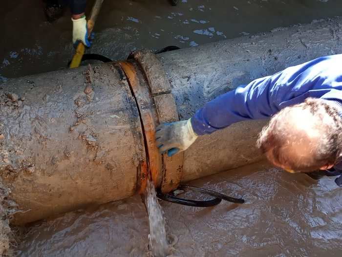 Reparadas tres averías que afectaban a la canalización de abastecimiento de agua a la ciudad